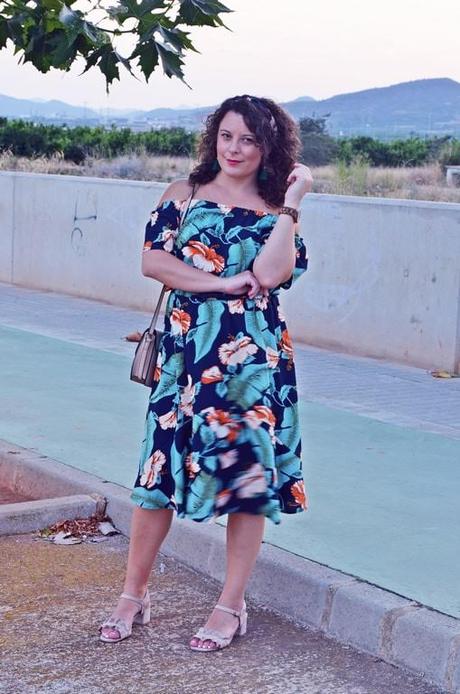 Vestido tropical hombros al aire