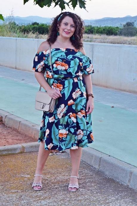 Vestido tropical hombros al aire