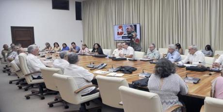 Exhorta presidente cubano a mantener la calidad y el buen trato en los servicios de salud