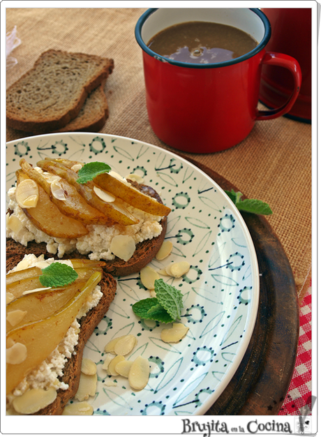 Tosta de requeson con pera