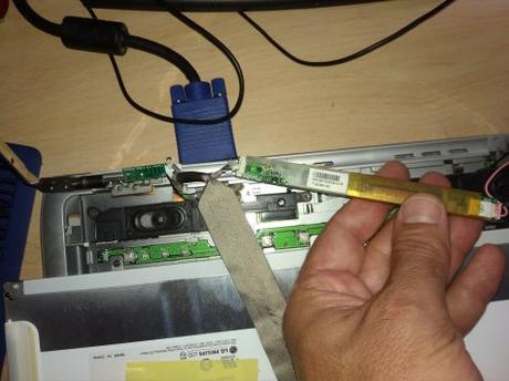 Reparación de la pantalla de un viejo portatil Reparación de la pantalla de un viejo portatil