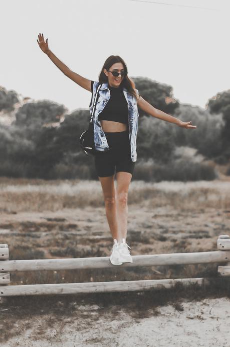 crop top TREND ALERT: HOW TO STYLE CYCLING LEGGINGS (MALLAS DE CICLISTA)