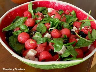 ENSALADA DE SANDIA, QUESO FETA Y ACEITUNAS