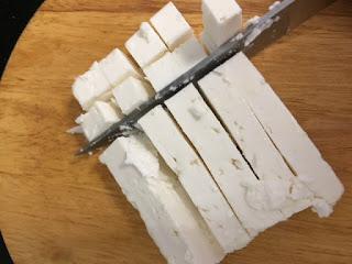 ENSALADA DE SANDIA, QUESO FETA Y ACEITUNAS