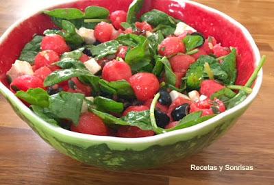 ENSALADA DE SANDIA, QUESO FETA Y ACEITUNAS