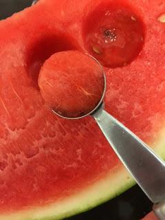 ENSALADA DE SANDIA, QUESO FETA Y ACEITUNAS