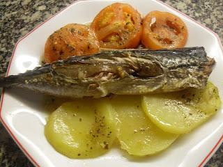 Caballa al horno con patatas y tomates Caballa al horno con patatas y tomates