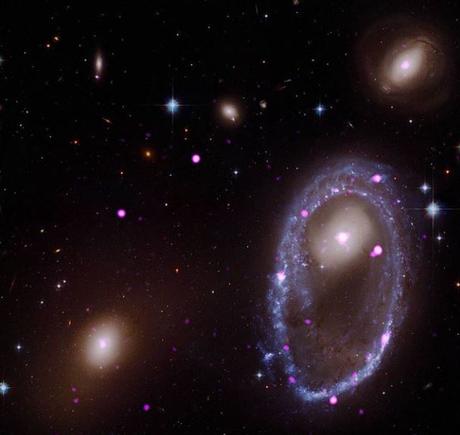 Descubierto un enorme anillo de agujeros negros Descubierto un enorme anillo de agujeros negros