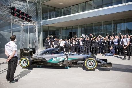 La tecnología de Epson continúa apoyando a Mercedes-AMG Petronas Motorsport