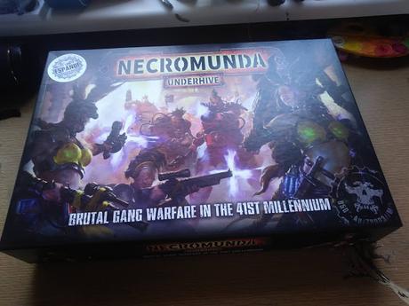 Foto-reseña de la caja de Necromunda, y unas reflexiones