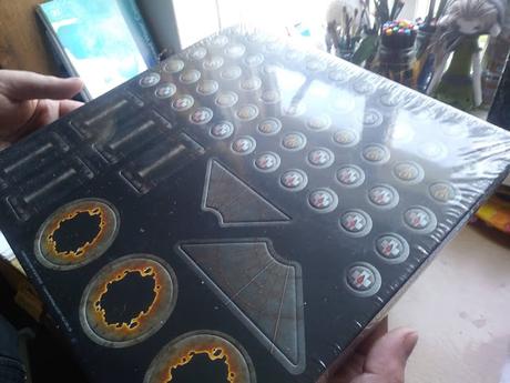 Foto-reseña de la caja de Necromunda, y unas reflexiones