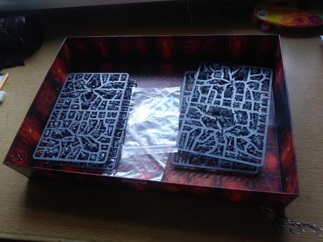Foto-reseña de la caja de Necromunda, y unas reflexiones