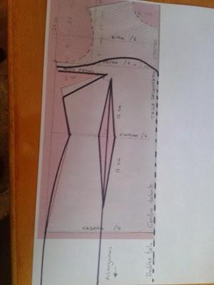 vestido escote corazón y abertura en un lateral-Tema 33 http://www.patronycostura.com/2014/01/tema-33-vestido-escote-corazon-y.html