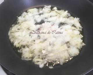 Lomos de merluza con almejas a la marinera