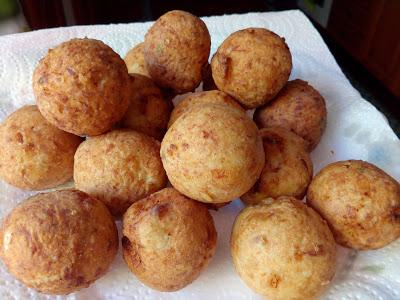 ALBÓNDIGAS DE PESCADO EN SALSA AGRISTADA (SALSA SEFARDÍ DE HUEVO Y LIMÓN)