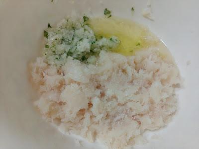 ALBÓNDIGAS DE PESCADO EN SALSA AGRISTADA (SALSA SEFARDÍ DE HUEVO Y LIMÓN)