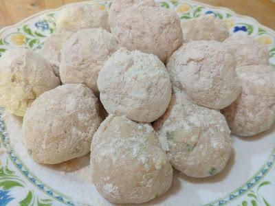 ALBÓNDIGAS DE PESCADO EN SALSA AGRISTADA (SALSA SEFARDÍ DE HUEVO Y LIMÓN)