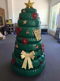12 Ideas espectaculares para hacer adornos navideños reciclando llantas
