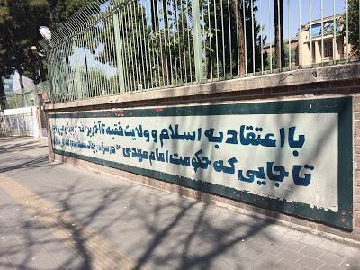 Grafitis iraníes y otras curiosidades