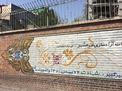 Grafitis iraníes y otras curiosidades