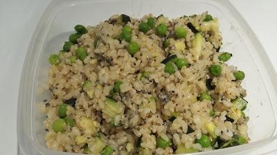 Arroz integral con calabacín, guisantes y semillas de chía