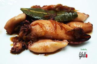 Chipirones encebollados