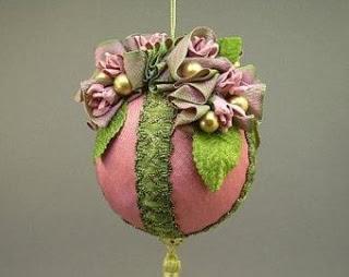 11 Ideas para reutilizar y decorar esferas navideñas viejas