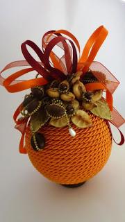 11 Ideas para reutilizar y decorar esferas navideñas viejas