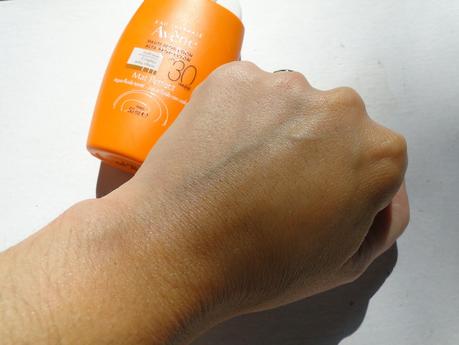 Nuevos Toque Seco y Bruma Satinada de Avene, ya no hay excusas para cuidarse del sol.