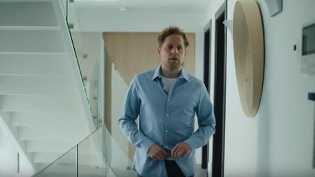 Este catastrófico y divertido anuncio muestra las desventajas de tener una “casa inteligente” Este catastrófico y divertido anuncio muestra las desventajas de tener una “casa inteligente”