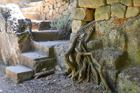 LÍTHICA, PEDRERES DE S'HOSTAL -  UN LUGAR DE CUENTO EN MENORCA