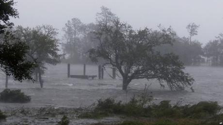 Cinco personas muertas en Carolina del Norte por desbordes de ríos causados por Florence.