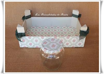 CAJA DE FRESAS Y FRASCO DECORADOS CON DECOUPAGE