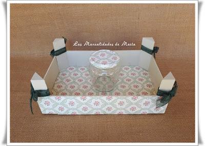 CAJA DE FRESAS Y FRASCO DECORADOS CON DECOUPAGE