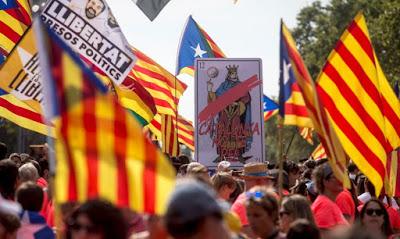 La guerra de los masters de los políticos y el “Viva el rey” de Casado. La guerra de los masters de los políticos y el “Viva el rey” de Casado.