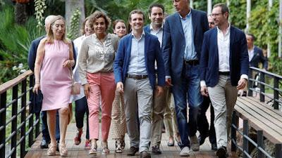 La guerra de los masters de los políticos y el “Viva el rey” de Casado. La guerra de los masters de los políticos y el “Viva el rey” de Casado.