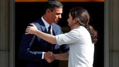 La guerra de los masters de los políticos y el “Viva el rey” de Casado. La guerra de los masters de los políticos y el “Viva el rey” de Casado.