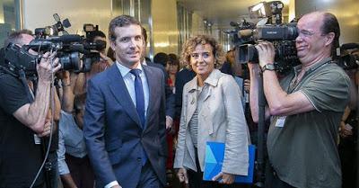 La guerra de los masters de los políticos y el “Viva el rey” de Casado. La guerra de los masters de los políticos y el “Viva el rey” de Casado.