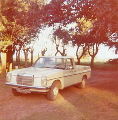 Una camioneta Mercedes-Benz