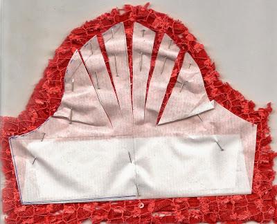 Manga con cortes para realce http://www.patronycostura.com/2014/01/tema-38-camisa-con-frunce-en-el-cuello.html