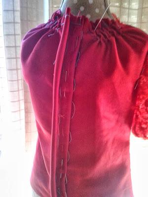 detalle de la jareta http://www.patronycostura.com/2014/01/tema-38-camisa-con-frunce-en-el-cuello.html