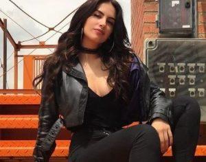 Jessica Cediel se ‘come’ a besos a su misterioso novio en la calle