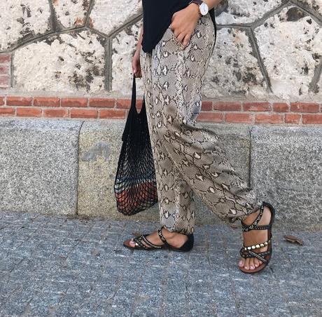 SNAKE PRINT.- SNAKE PRINT.-