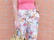 Unos pantalones flores siempre buena opción