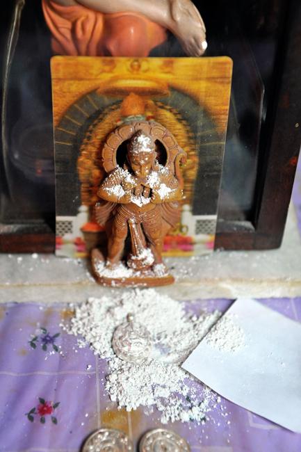 ¡El sorprendente descubrimiento cuando el montón de vibhuti fue 'desenterrado'!