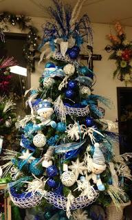 15 Hermosas ideas para decorar en navidad con tonos azules y plata