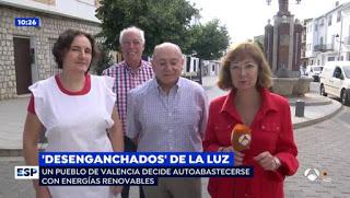 Un pueblo de Valencia decide renunciar a la red eléctrica y vivir sólo con energías renovables.