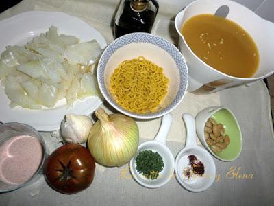 Sopa de fideos gruesos con bacalao