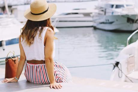 Como combinar una falda plisada de rayas Como combinar una falda plisada de rayas