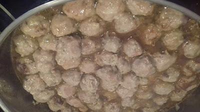 Albóndigas con Dátiles y Pasas en Salsa de Naranjas y Arándanos